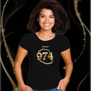 modele femme t shirt noir col rond